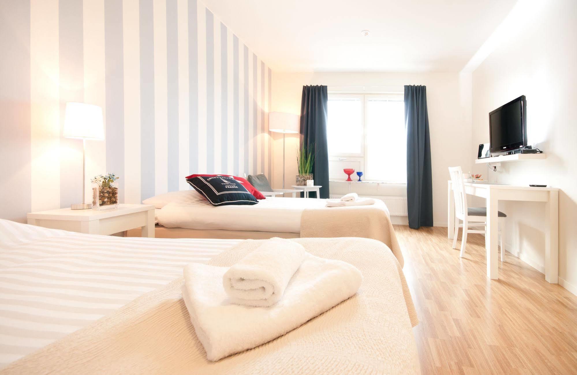 Attendo Park Hotell Huddinge Bagian luar foto