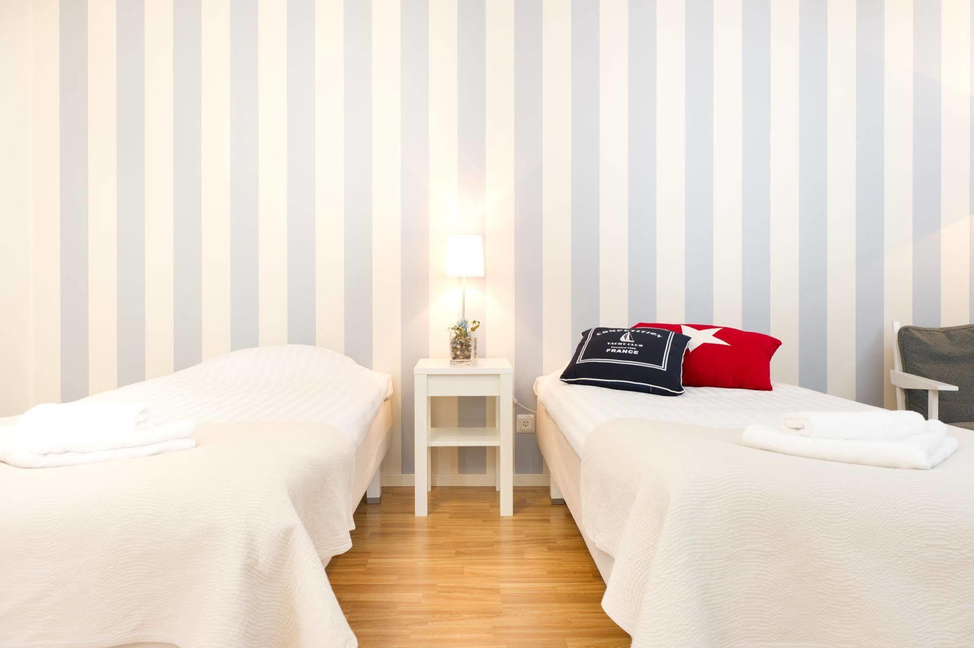 Attendo Park Hotell Huddinge Bagian luar foto